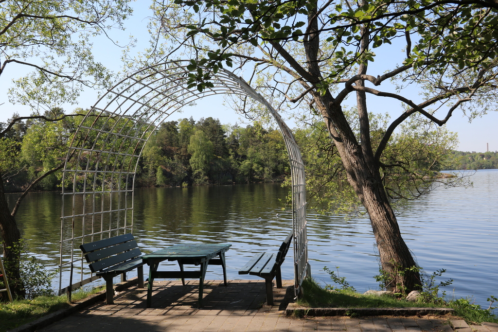 Gångvägen längs med Mälaren