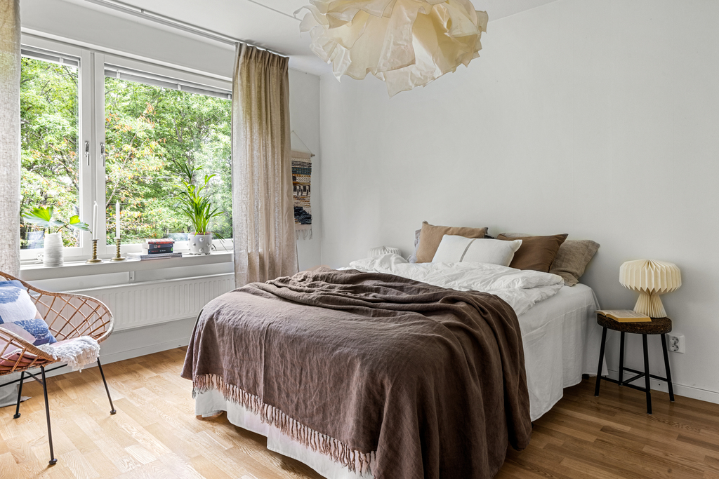 Rymligt sovrum utan insyn