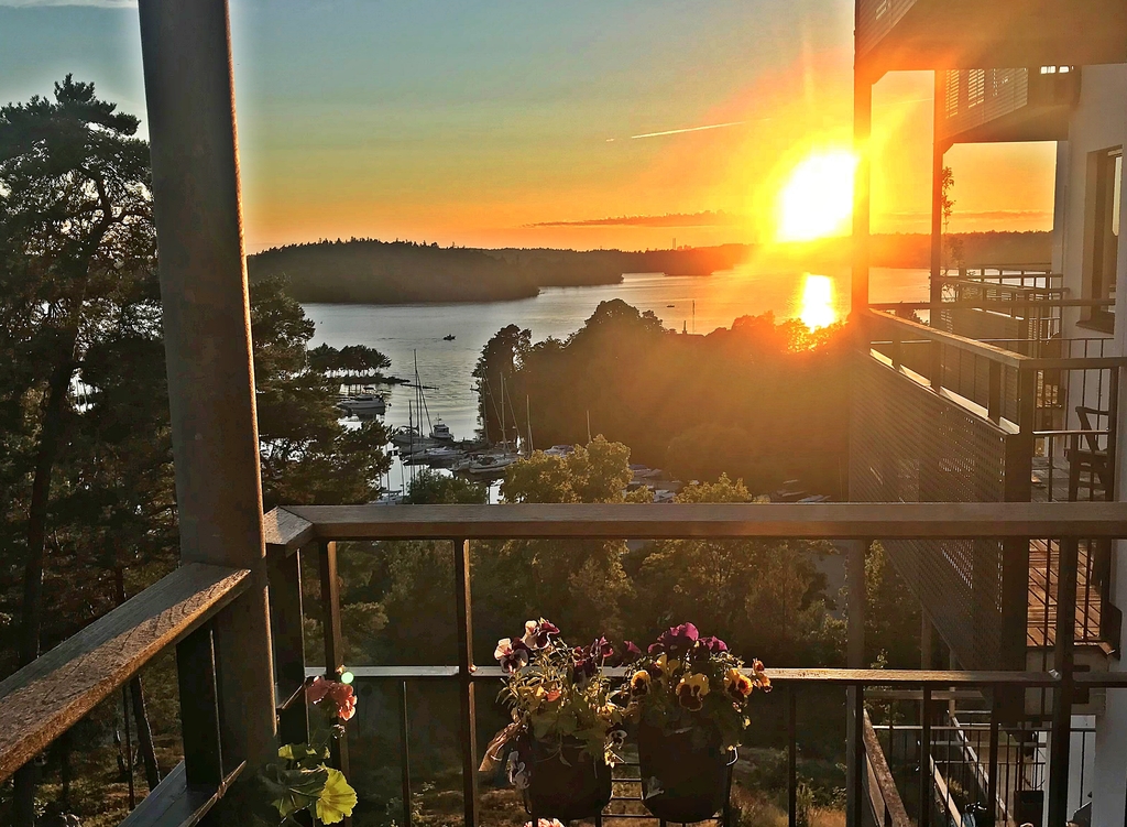 Solnedgång från ena balkongen, säljarens egna bild