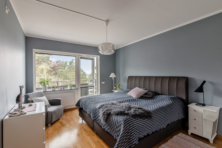 Master bedroom med utgång till balkong