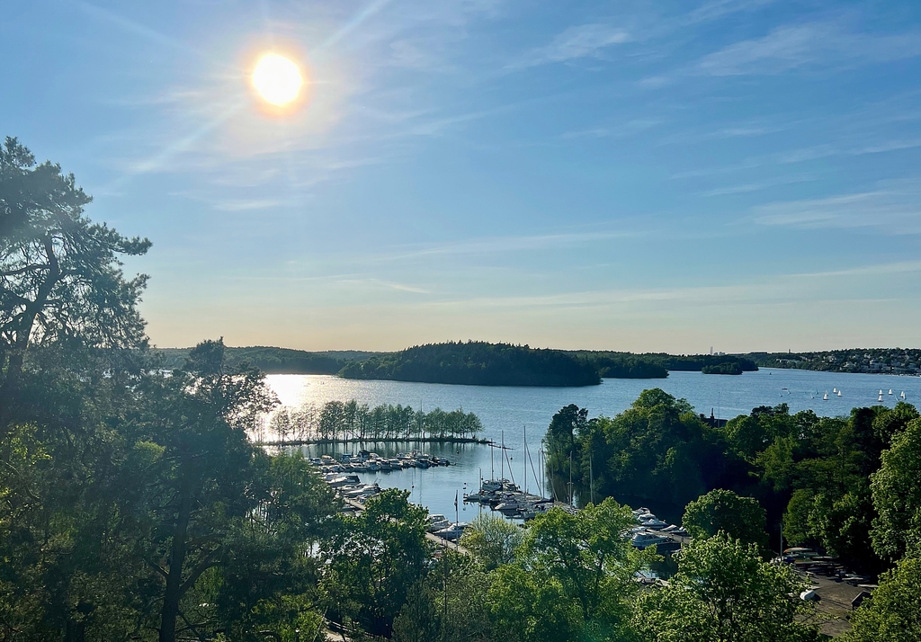 Solen på väg ner i Mälaren