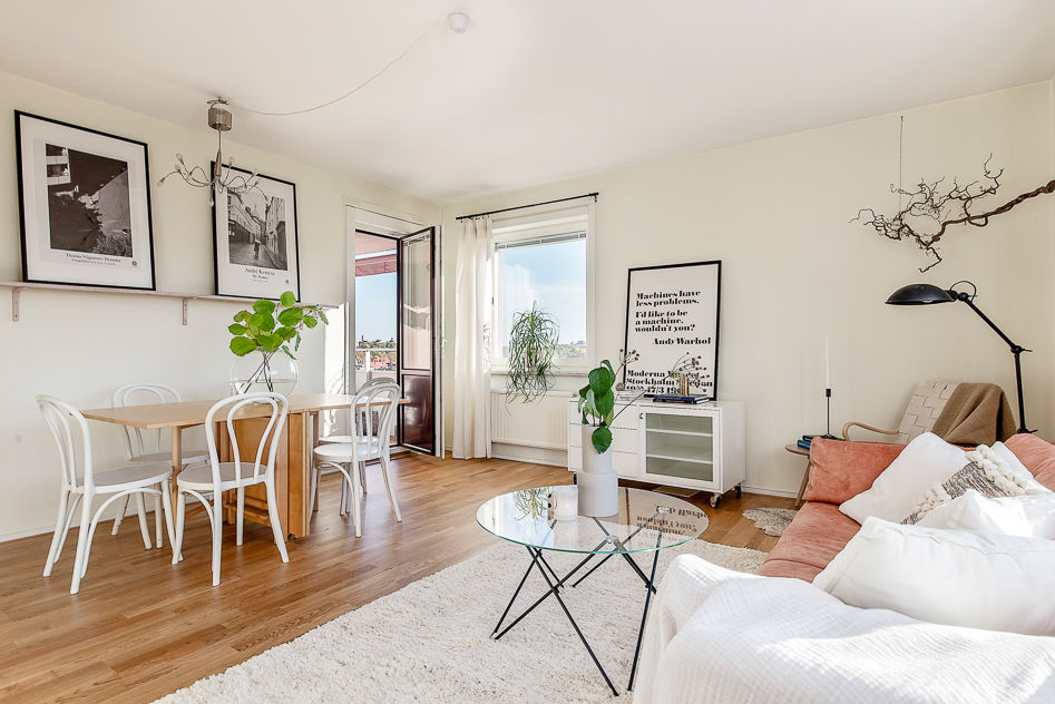 Vardagsrum mot balkongen