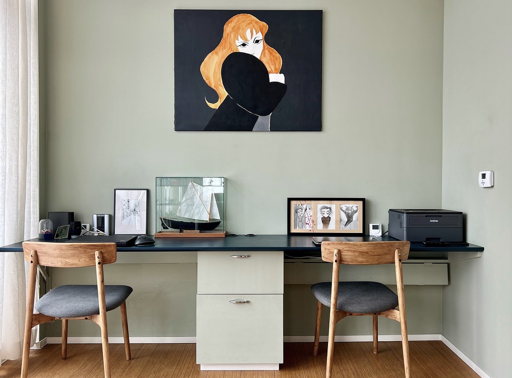 Platsbyggda arbetsplatser i den övre hallen