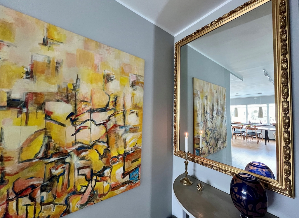 Glimt från inre hall mot matplatsen