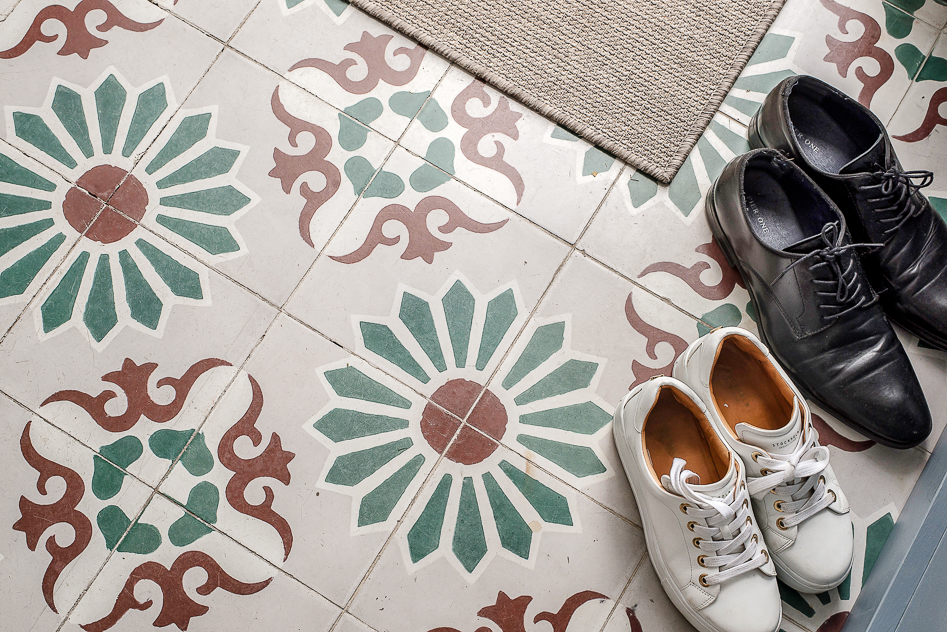 Vackert klinkergolv i hall och badrum