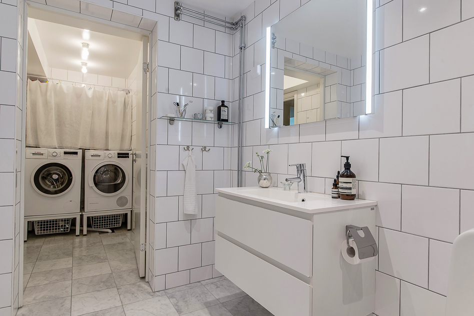 Bdrum med vy mot tvättavdelningen