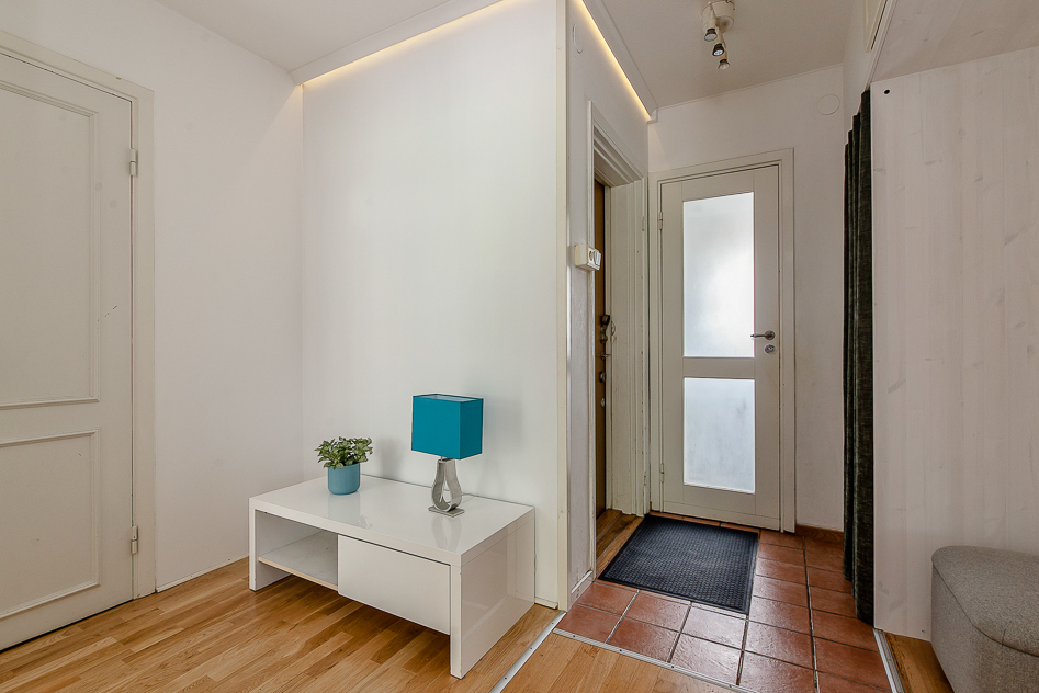 Hall med plats för arbetsplats