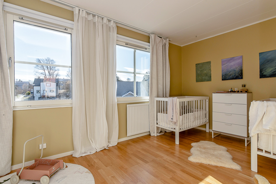 Stort avdelningsbart sovrum